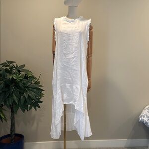 Elegant White Sleeveless Dress